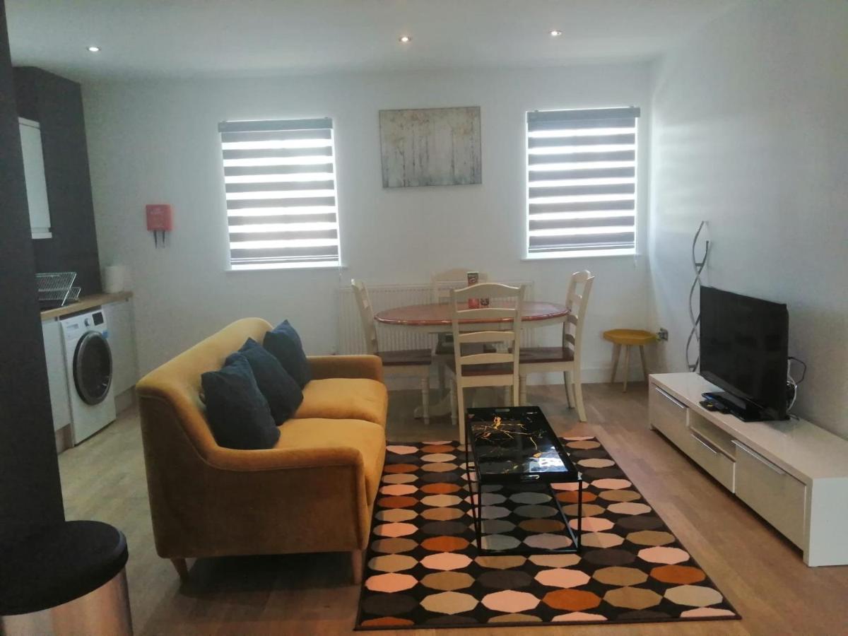 Apartment No 8 - Stay In Style In The Heart Of The Cathedral City. 트루로 외부 사진