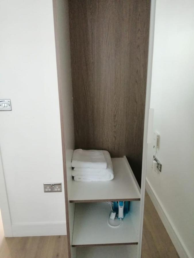 Apartment No 8 - Stay In Style In The Heart Of The Cathedral City. 트루로 외부 사진