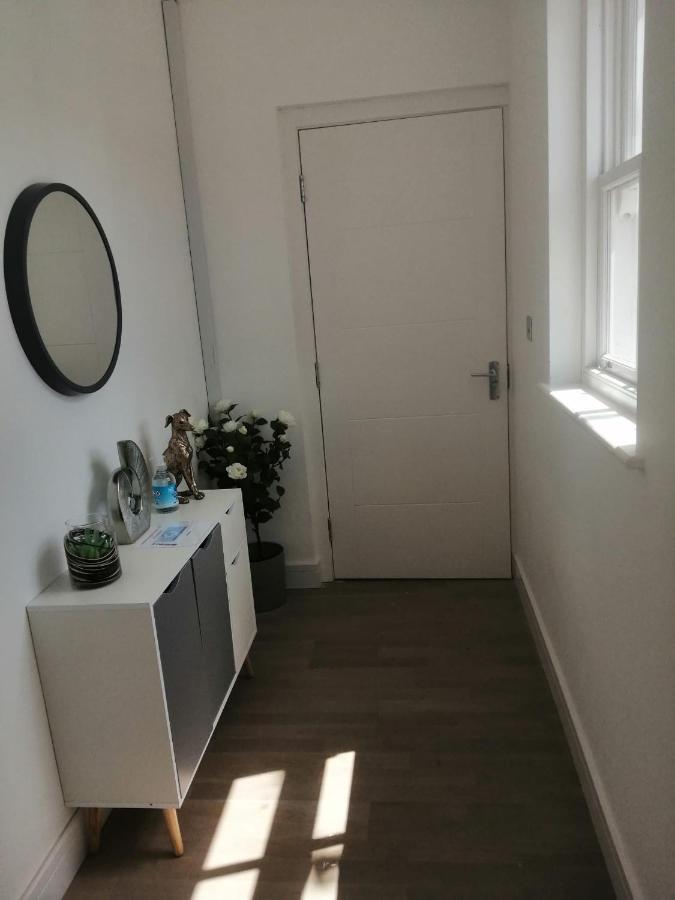 Apartment No 8 - Stay In Style In The Heart Of The Cathedral City. 트루로 외부 사진