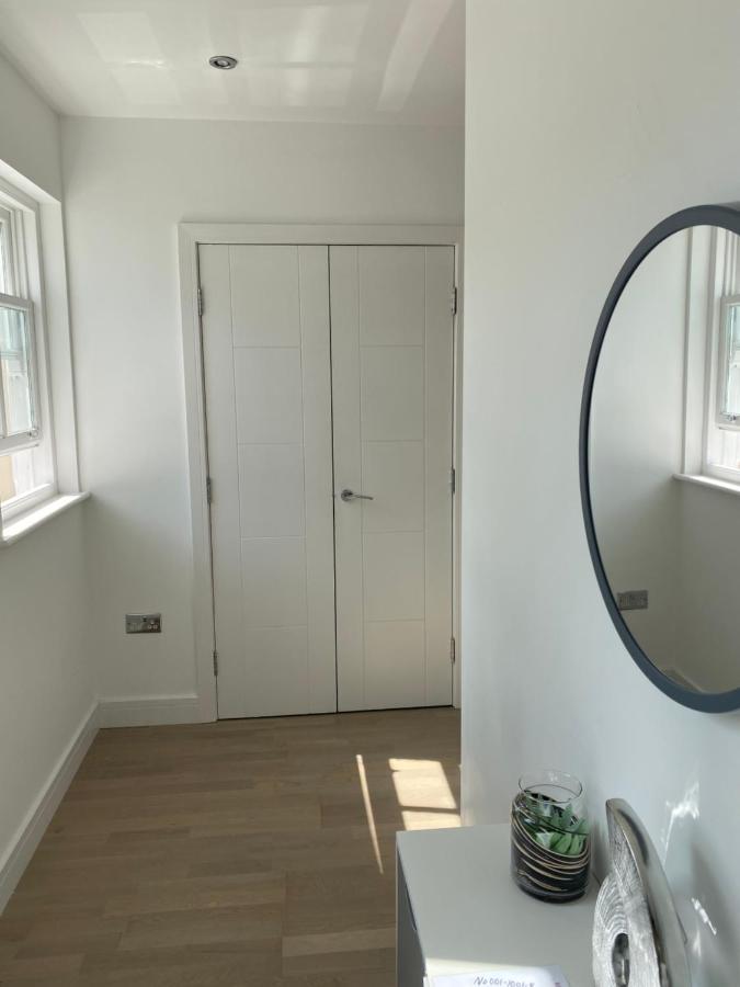 Apartment No 8 - Stay In Style In The Heart Of The Cathedral City. 트루로 외부 사진