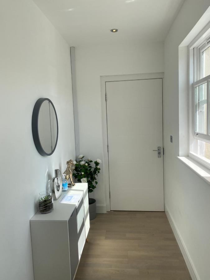 Apartment No 8 - Stay In Style In The Heart Of The Cathedral City. 트루로 외부 사진