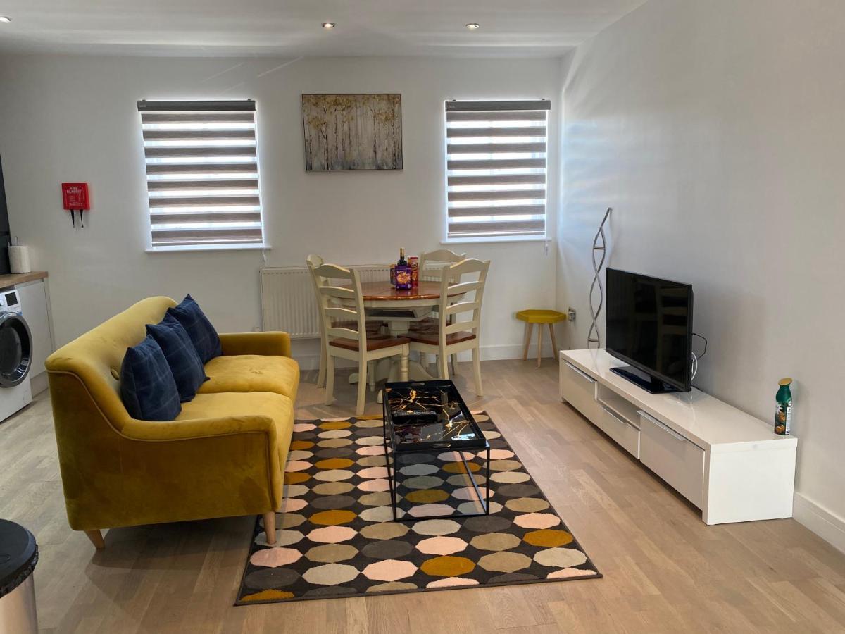 Apartment No 8 - Stay In Style In The Heart Of The Cathedral City. 트루로 외부 사진
