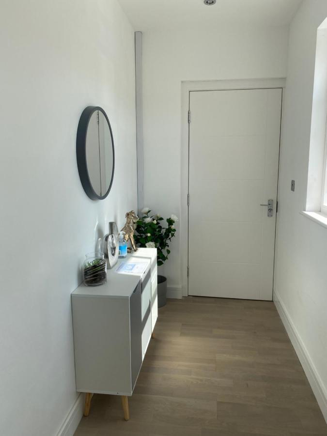 Apartment No 8 - Stay In Style In The Heart Of The Cathedral City. 트루로 외부 사진